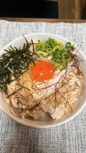 全卵と卵白を組み合わせた高タンパク低脂質TKG（卵かけご飯）