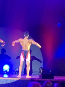 ユウタバックポージング