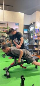 Hさんトレーニング風景シーテッドダンベルロウイング