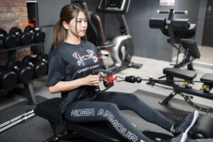 フィットネスボックス ゼロ【那覇市山下町店】トレーニング風景女性モデル①