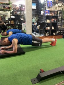 Aさんトレーニング風景プランク