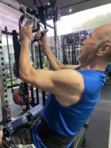 Aさんトレーニング風景ラットプルダウン