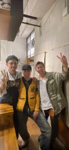 串焼キ カメチヨ・シャルボン経営者の仲松さんと私と友人のスリーショット