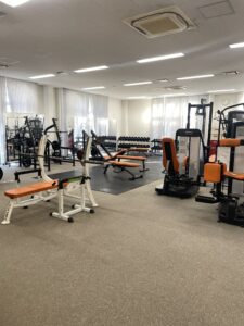 那覇市営奥武山トレーニング室内観