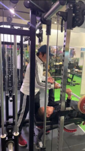 Kさんトレーニング風景ベンチプレス