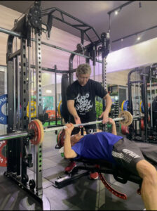 Aさんトレーニング風景ベンチプレス