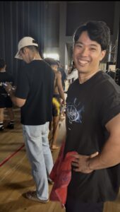 信頼できる伴走者ユウタトレーナーとのバックステージツーショット