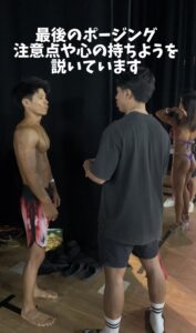 初出場の選手に寄り添い緊張をほぐすユウタトレーナーの笑顔