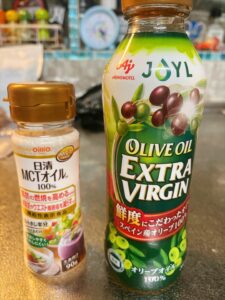 腸内環境を整え代謝を活性化するオリーブオイルとMCTオイル