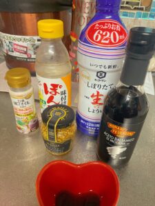 オリーブオイルと調味料をブレンドした特製手作りドレッシング