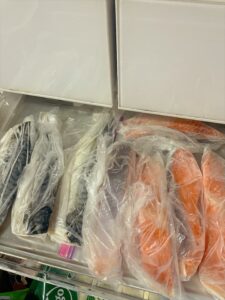 小分け冷凍して鮮度をキープする魚介類の保存方法